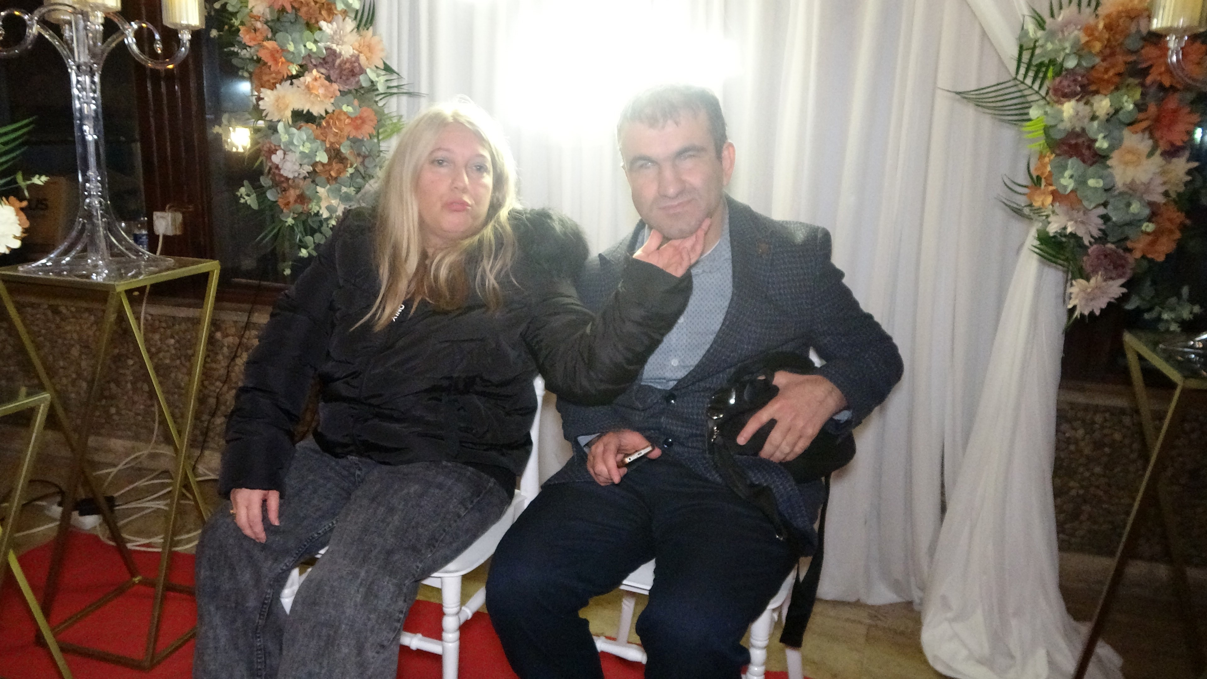 Depremzede çift 14 Şubat Sevgililer Günü'nde gözyaşlarını tutamadı