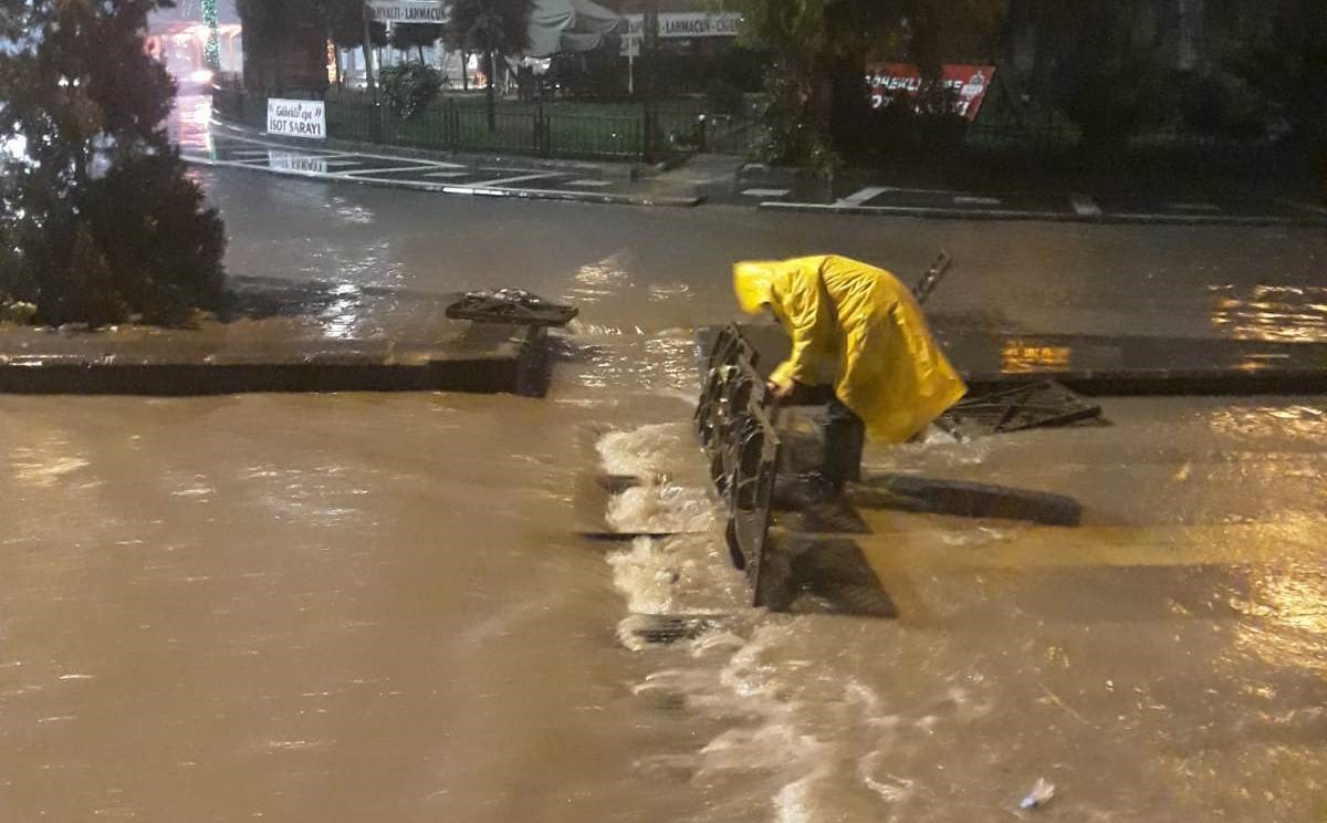 Su baskınlarına karşı ekiplerin çalışması devam ediyor