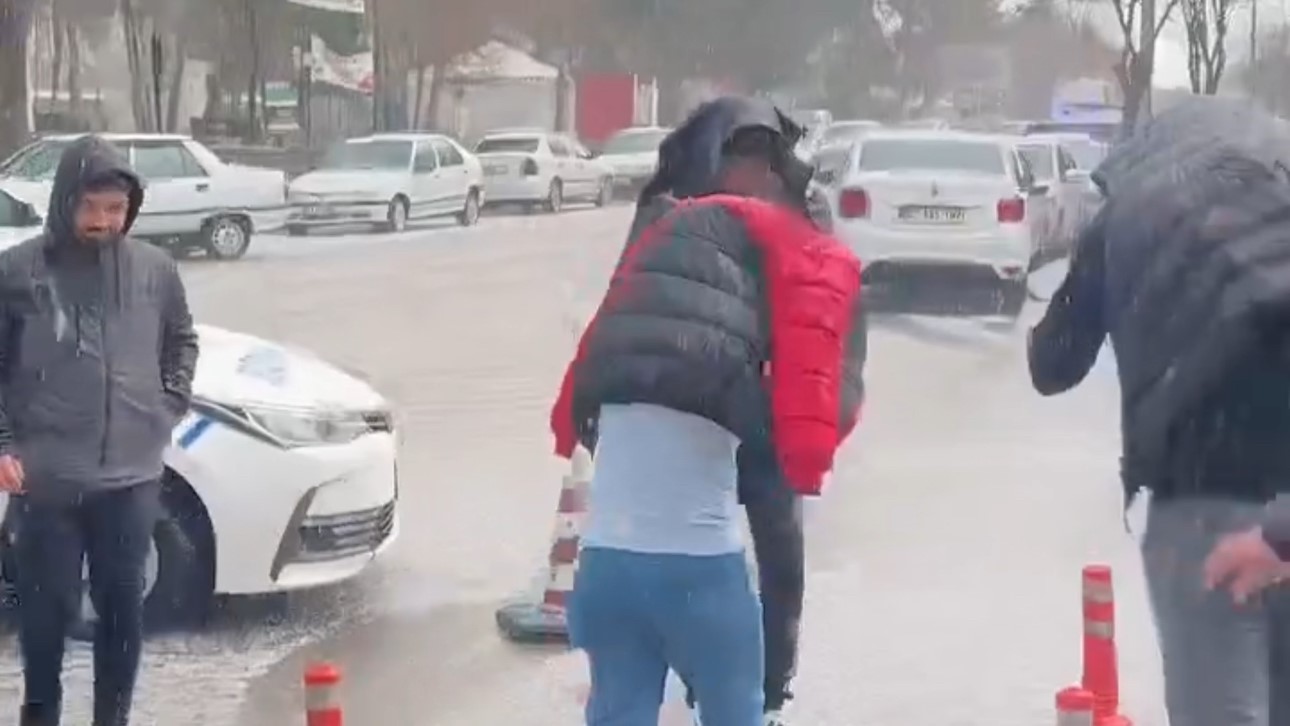 Siverek'te aniden bastıran dolu hayatı olumsuz etkiledi