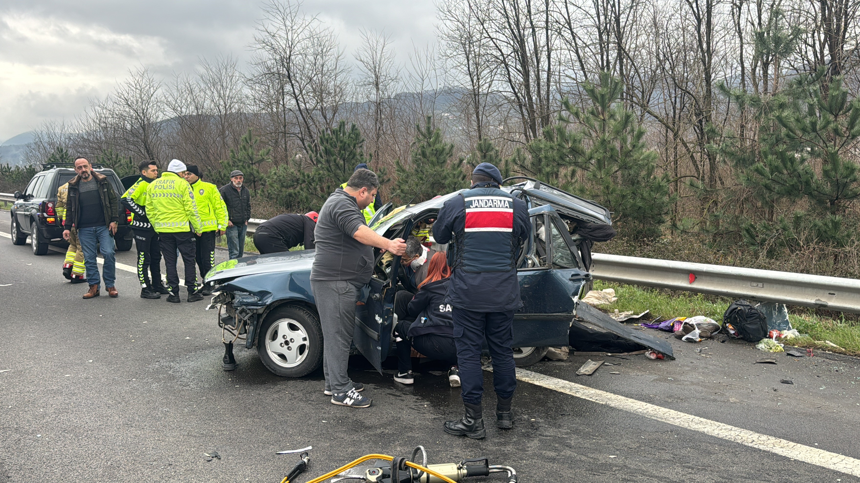 Otoyolda feci kaza: 1 ölü, 2’si ağır 5 yaralı
