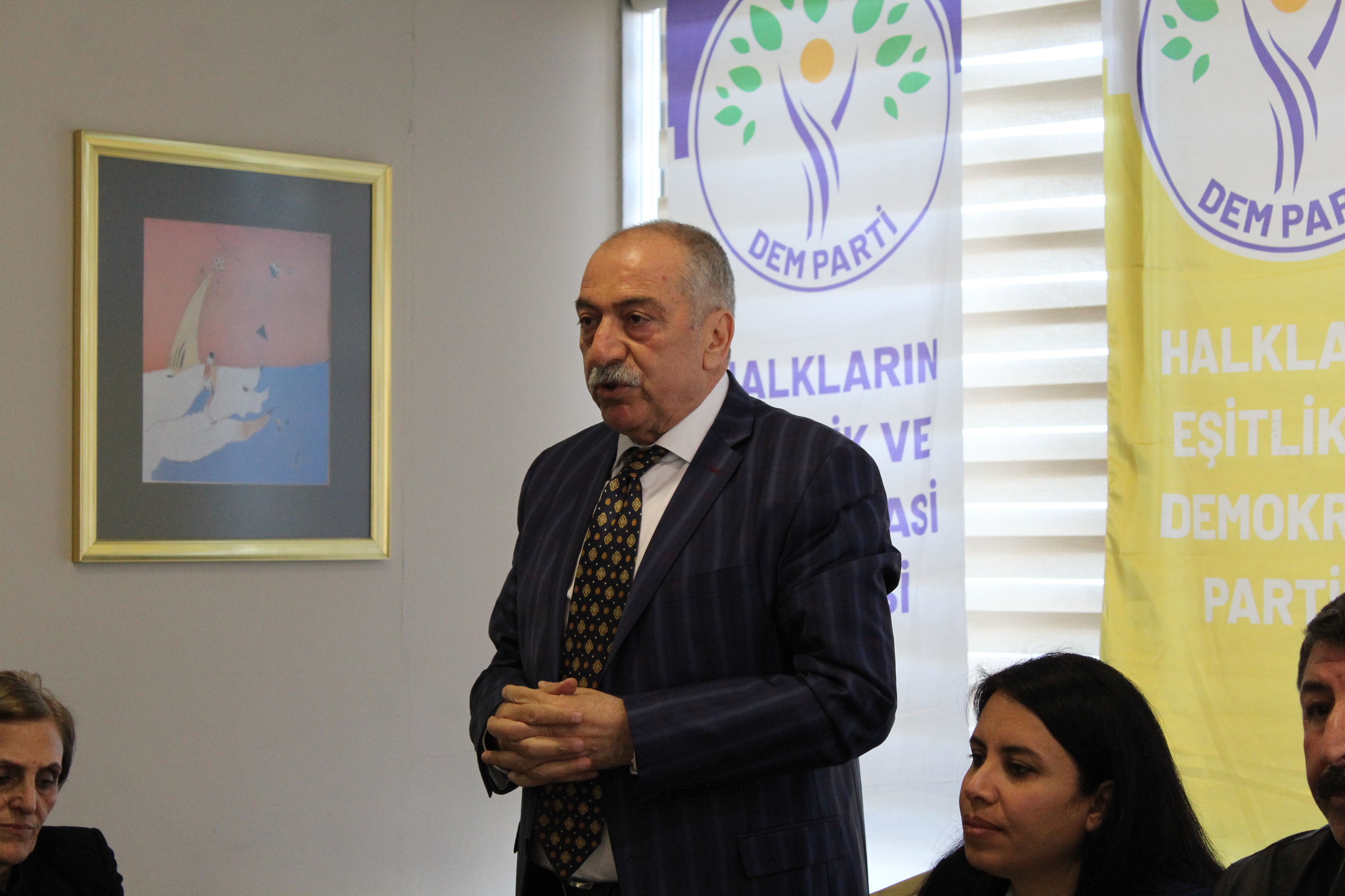 DEM Parti büyükşehir ve ilçe eş başkan adaylarını tanıttı