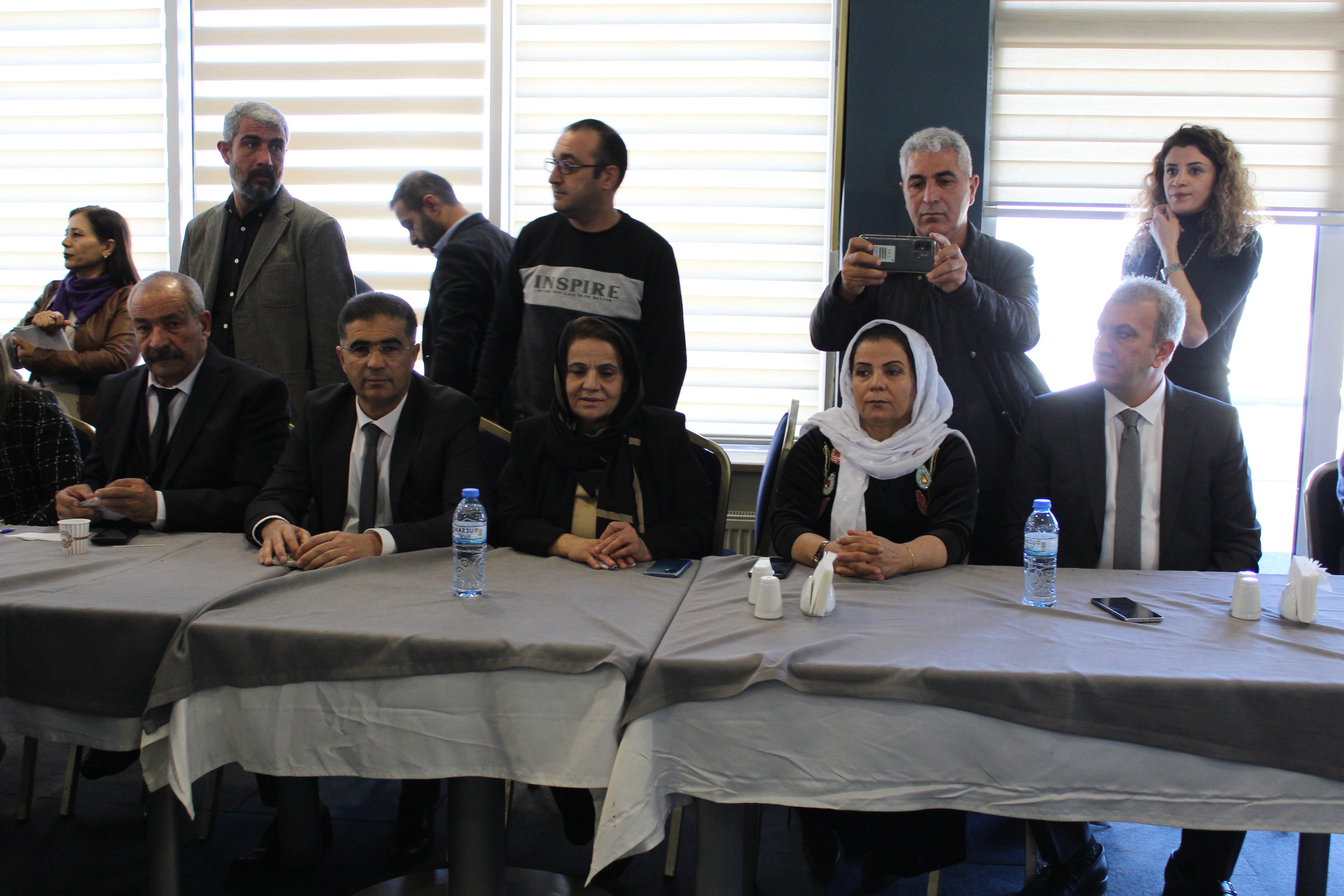 DEM Parti büyükşehir ve ilçe eş başkan adaylarını tanıttı