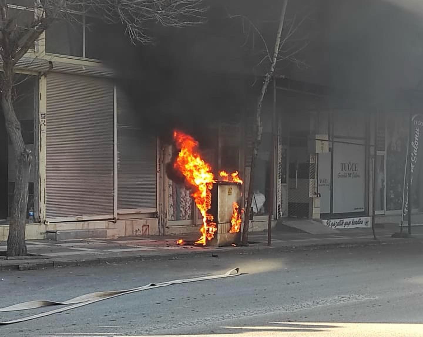 Siverek'te patlayan elektrik panosu korkuya neden oldu