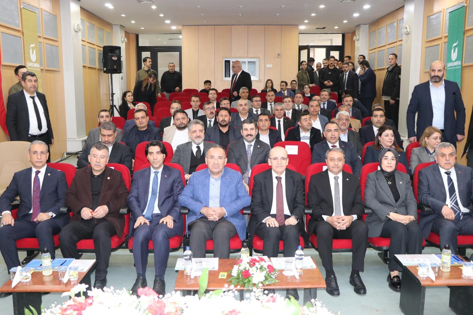 Bakan Şimşek Şanlıurfa’da iş adamlarıyla bir araya geldi