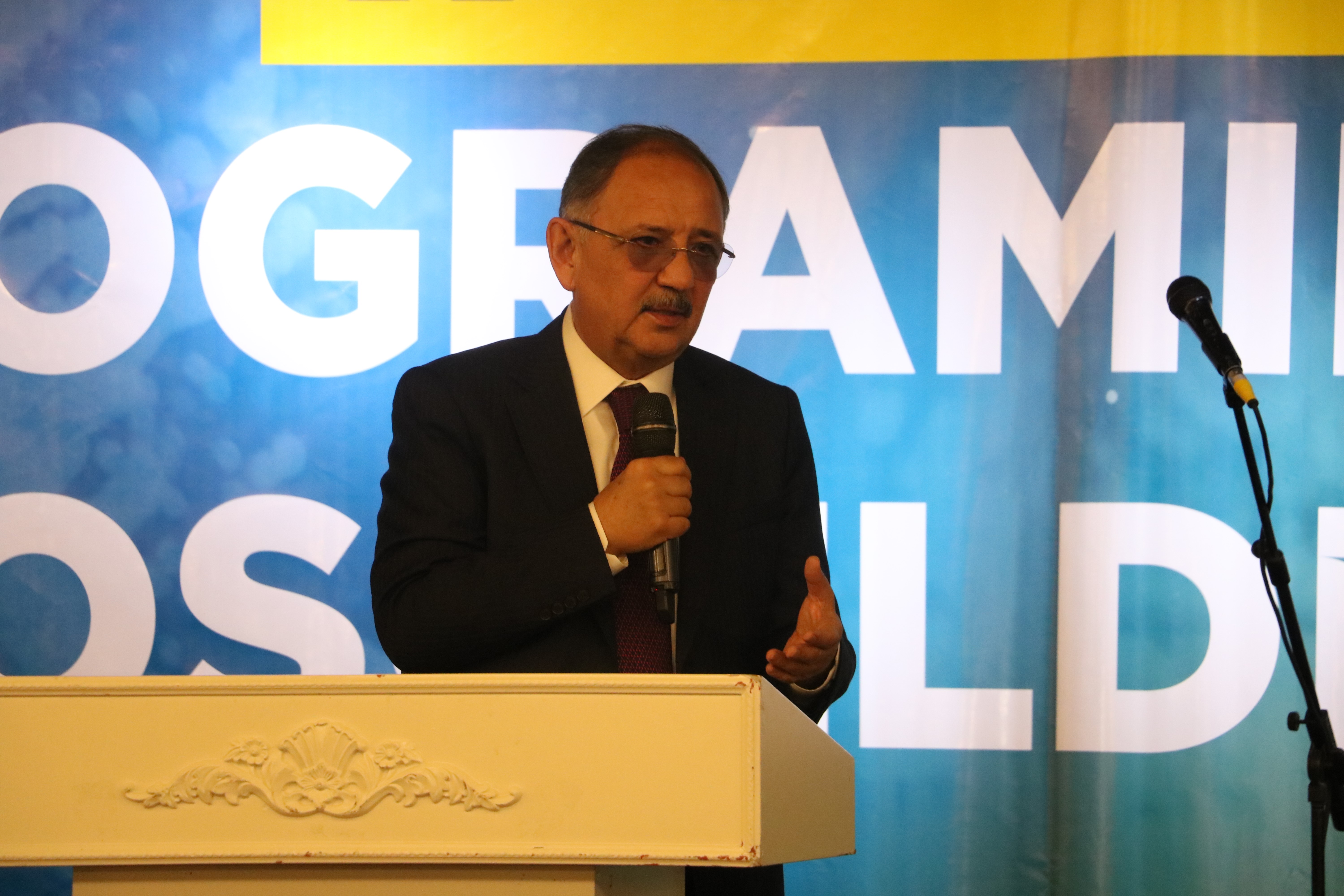Bakan Özhaseki, Şanlıurfa’da esnaf ve sivil toplum kuruluşu temsilcileriyle bir araya geldi