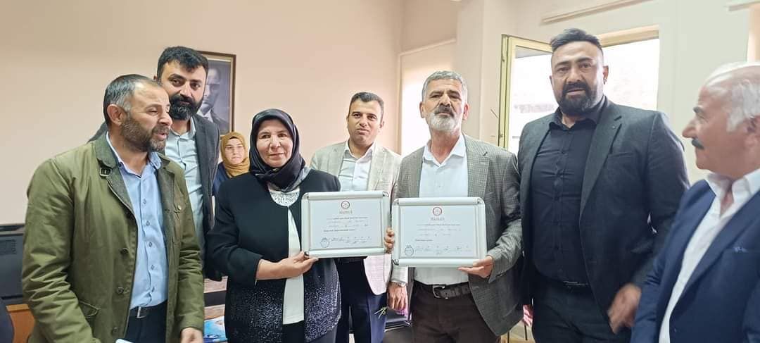 Eşbaşkanlar Karayılan ve Bayram mazbatalarını aldı