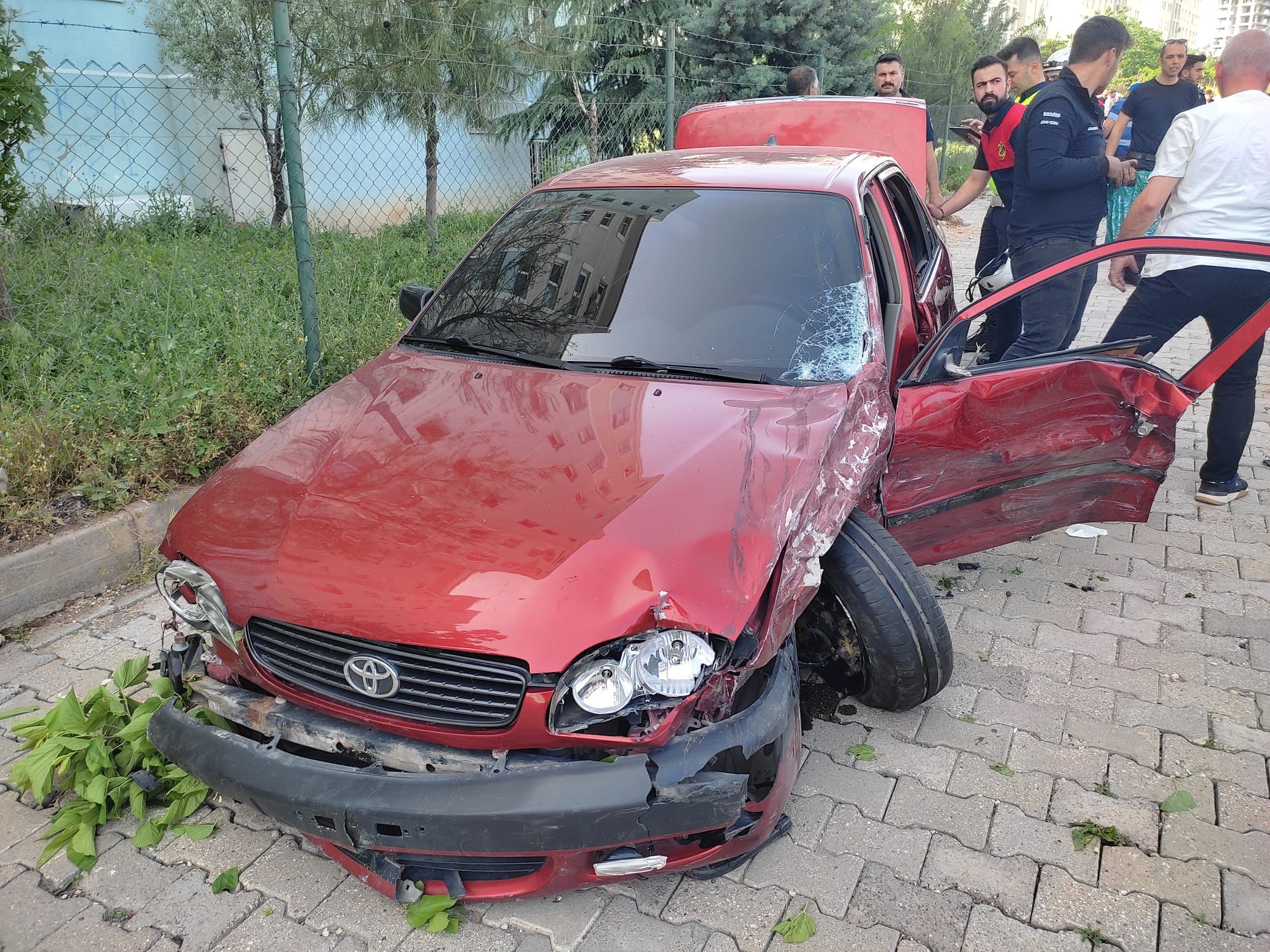 Karaköprü'de iki otomobil çarpıştı! 1 yaralı