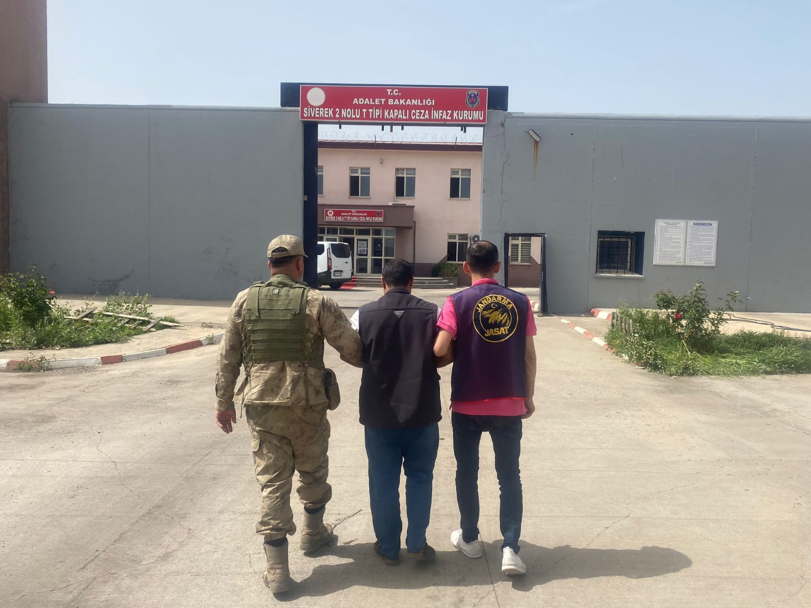 Aranan şahıs Ceylanpınar'da yakalandı