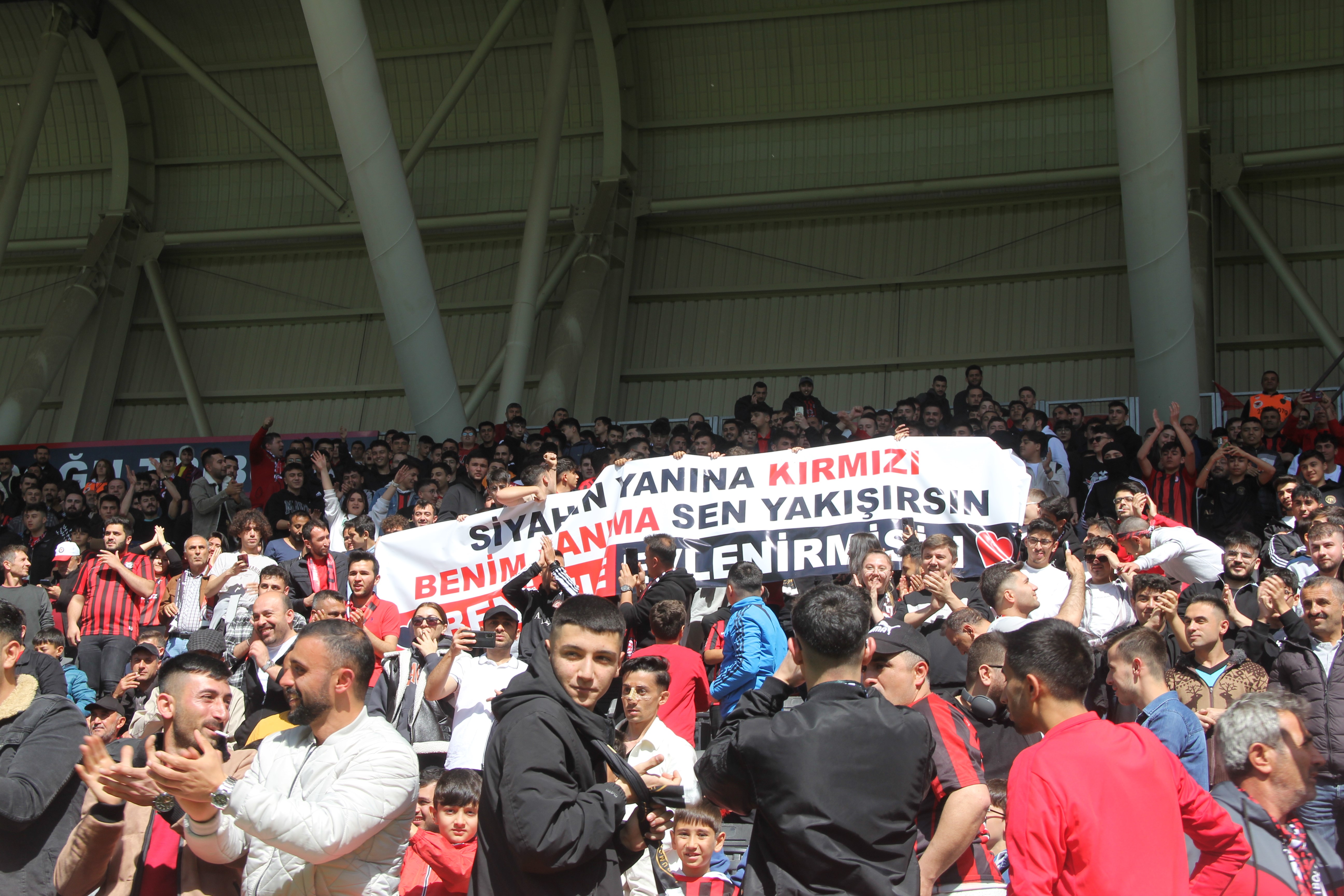 Şanlıurfaspor'un maçında evlilik teklifi!