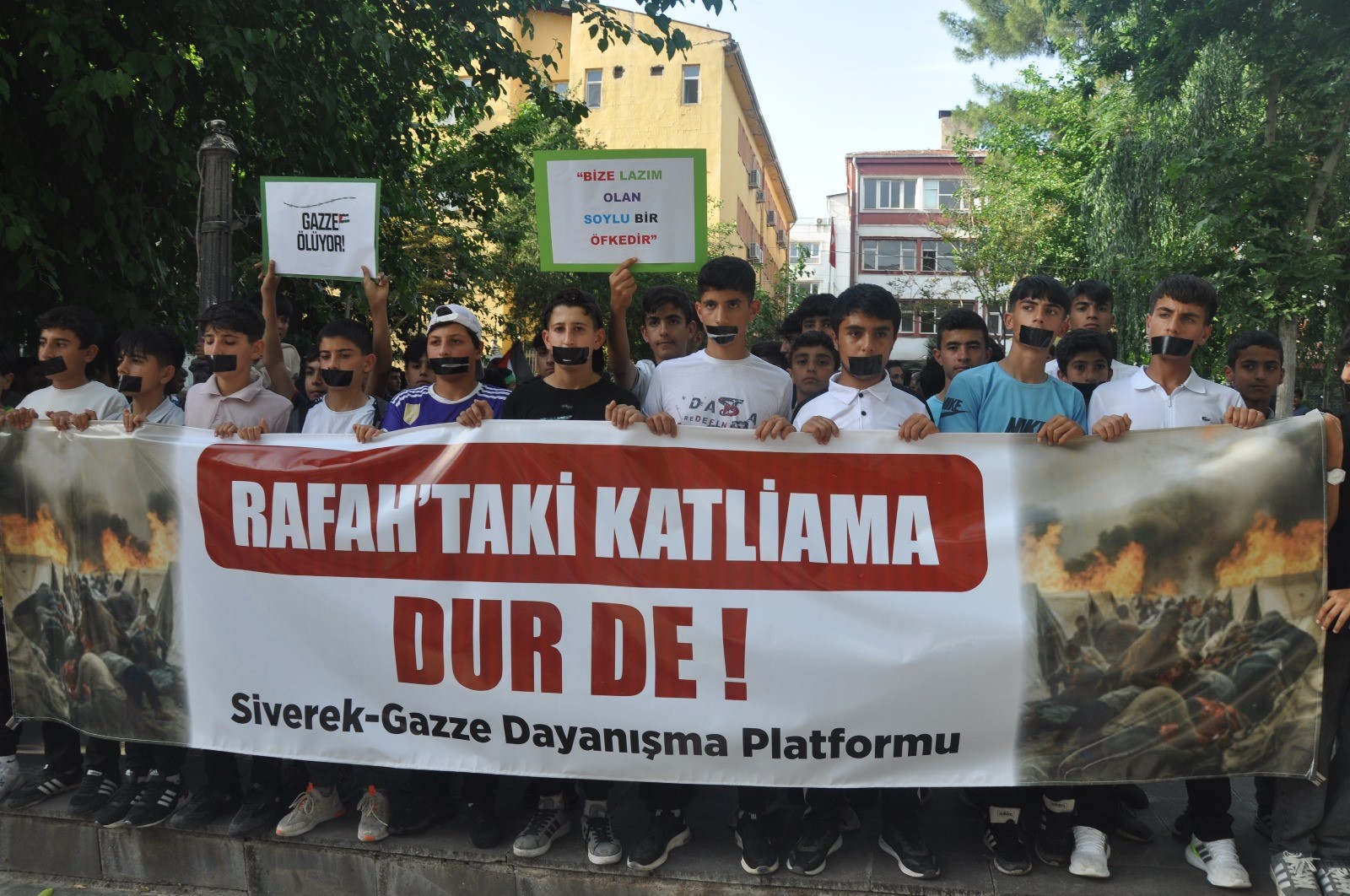 Siverek’te sesiz yürüyüşle İsrail'in saldırıları protesto edildi