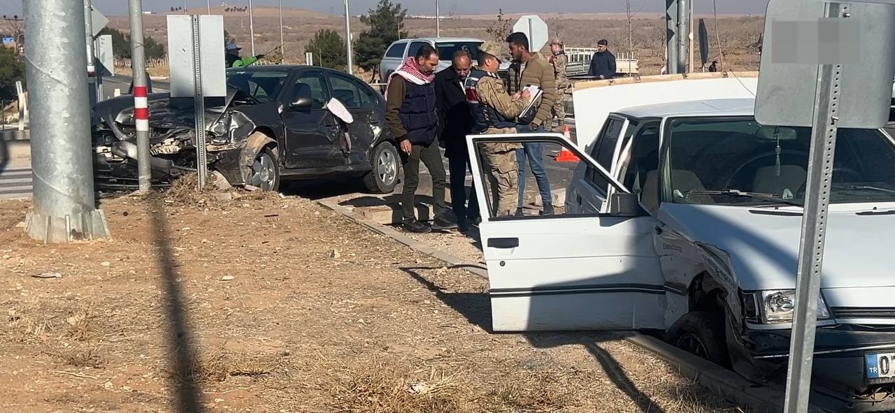 Ceylanpınar'da Suriye'ye dönen mülteciler kaza yaptı! 5 yaralı