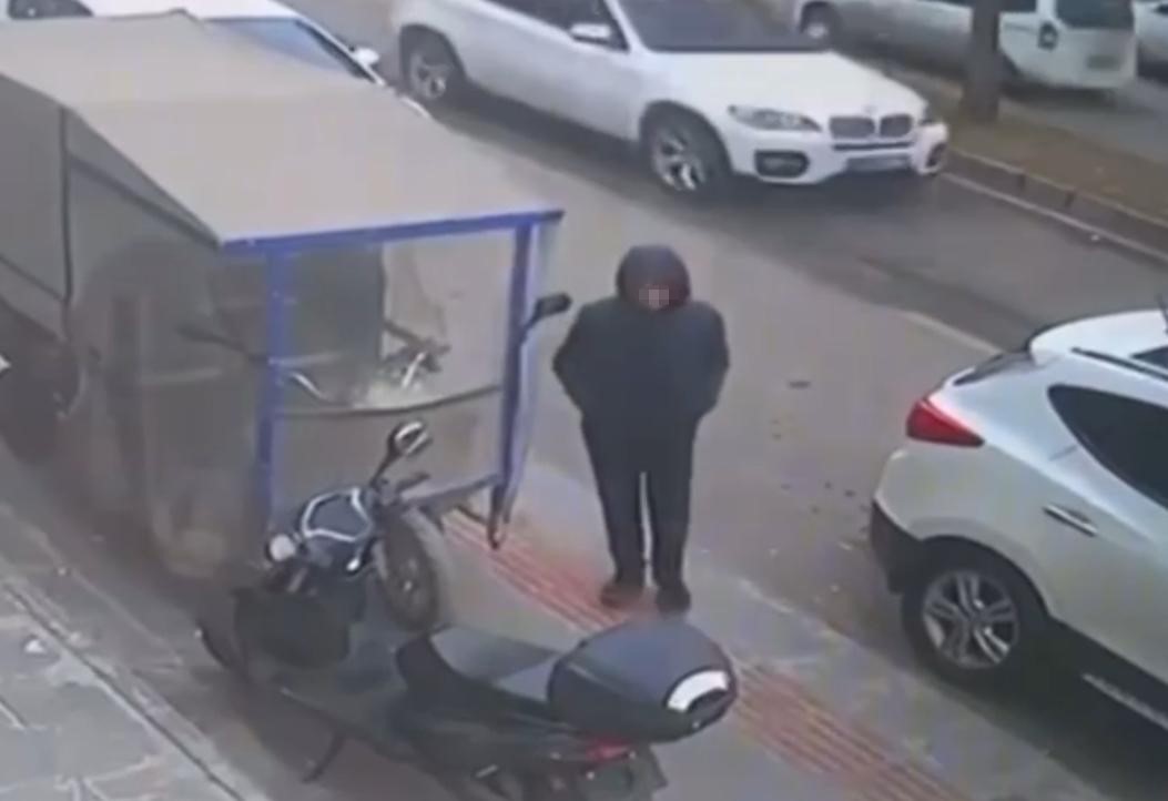 Batman'da "telefon hırsızlığı" kamerada!