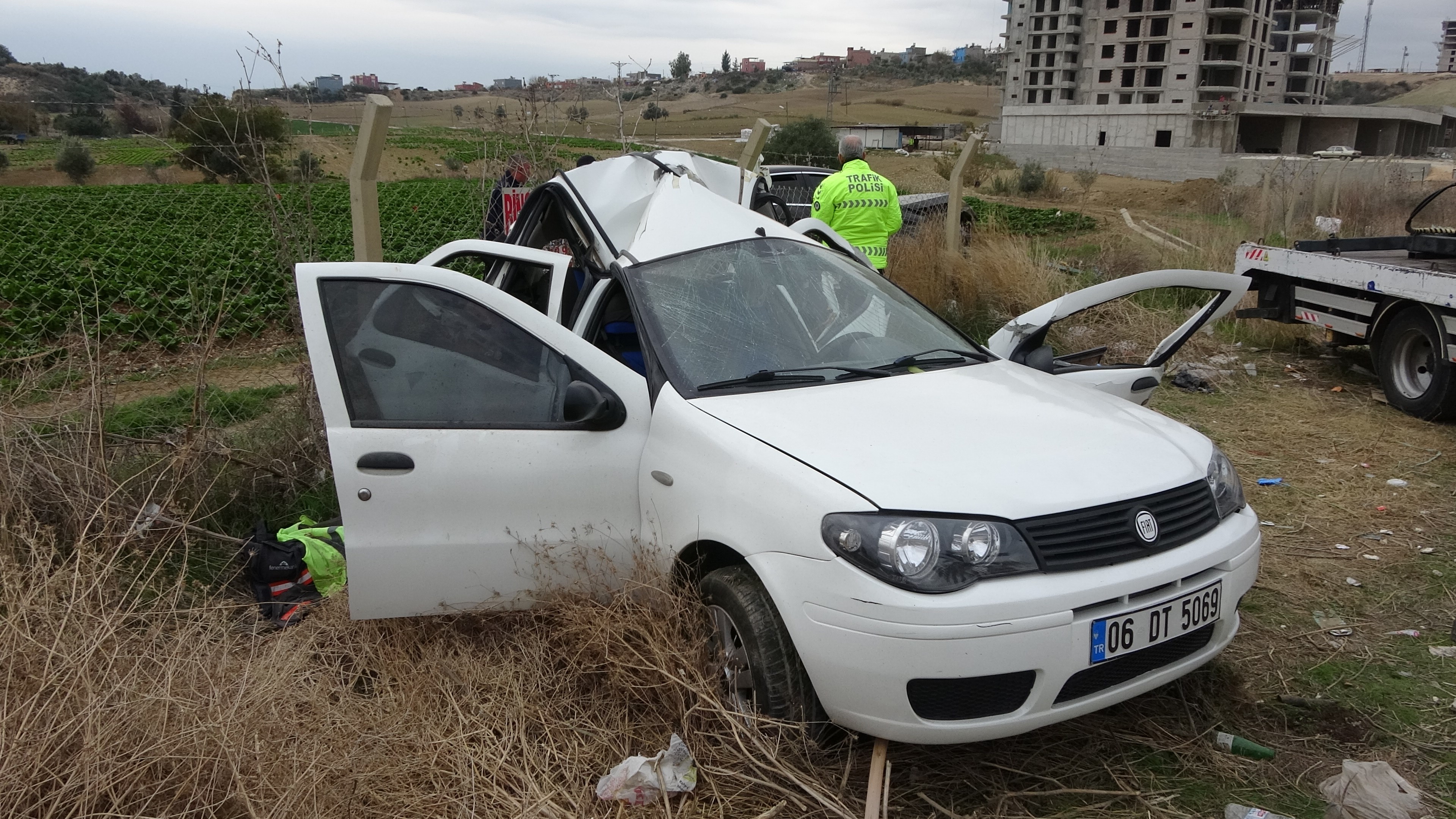 Adana'da 14 yaşındaki sürücü cipiyle otomobile çarptı!