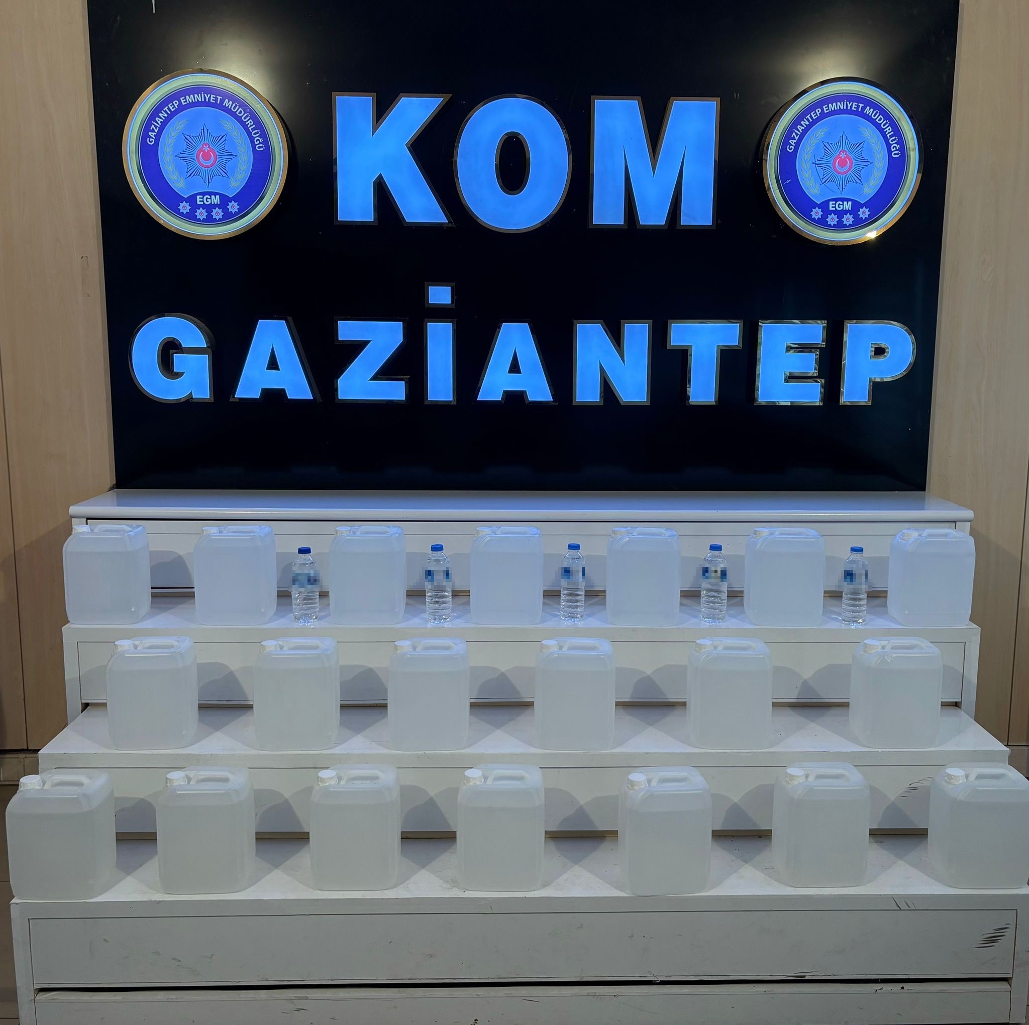 Gaziantep'te binlerce şişe sahte alkol ele geçirildi!