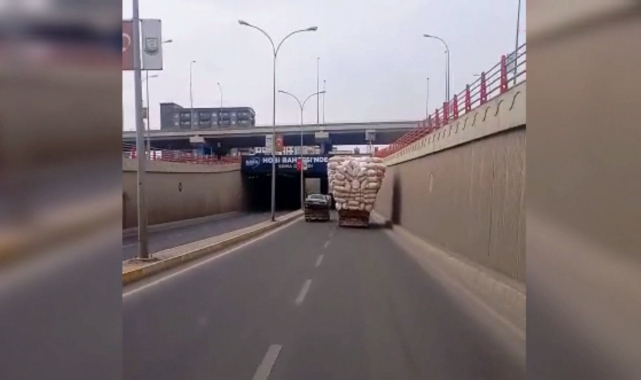 Saman yüklü kamyon tehlike saçtı