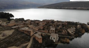 Hayalet köy yeniden canlandırılıyor