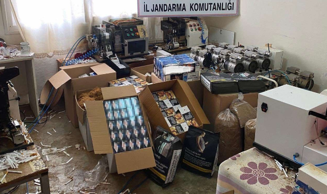 Kaçak sigara imalathanesine operasyon; 4 gözaltı