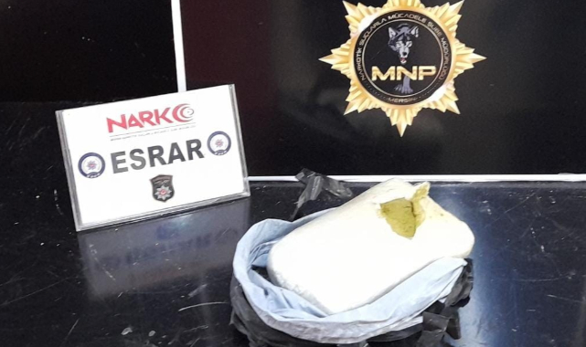 Otomobilin havalandırma ızgarasında esrar ele geçirildi