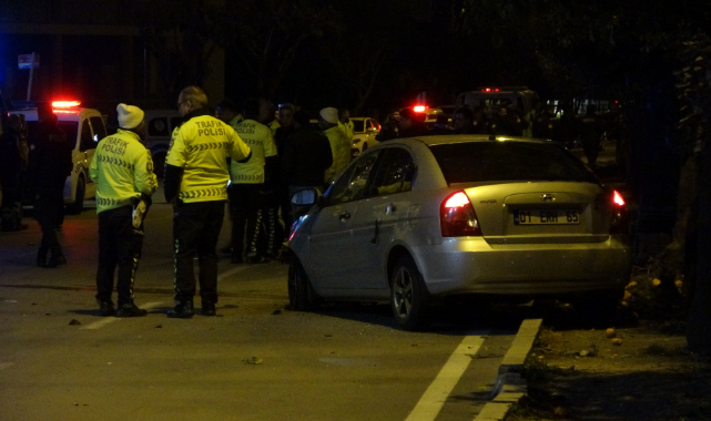 Refüjde turunç toplayan kadınlara otomobil çarptı: 3 ölü