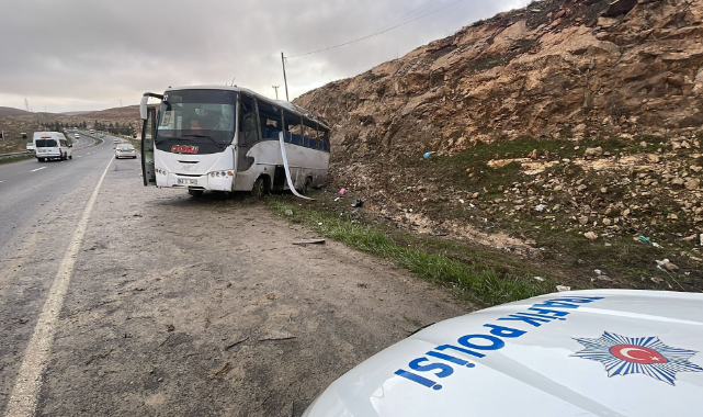 Şanlıurfa'da işçi servisi devrildi: 15 yaralı