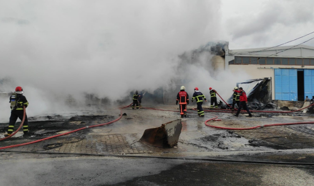 Şanlıurfa'daki sünger fabrikasında büyük yangın