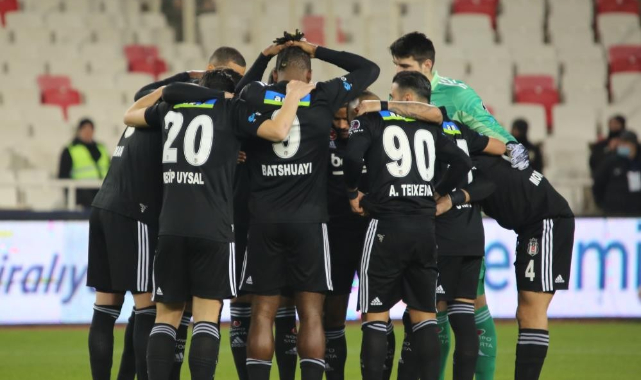 Siyah-beyazlılarda hedef yarı final