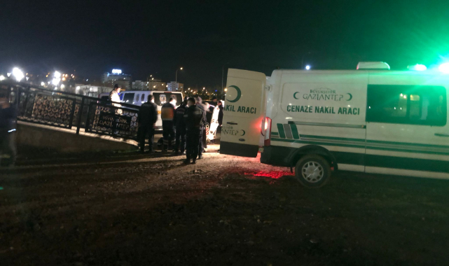 Üst geçide asılı erkek cesedi bulundu