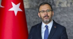 Bakanlardan biri geliyor biri gidiyor