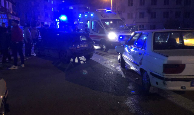 Çocuk sürücü araç arızasıyla uğraşanların arasına daldı: 4 yaralı