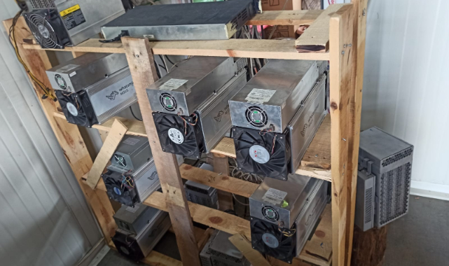 Kaçak kripto para üretimine baskın