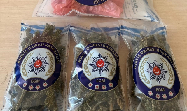 Motosikletçi kaskında gizlenen uyuşturucu yakalandı