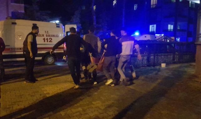 Parkta sohbet eden 2 arkadaşa silahlı saldırı