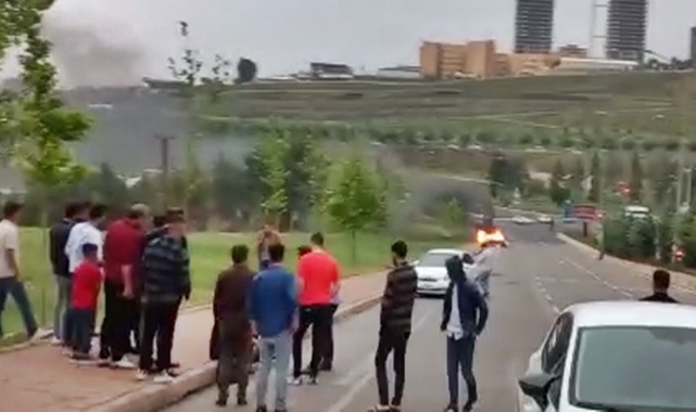 Karaköprü’de seyir halindeki araç yandı; 2 yaralı