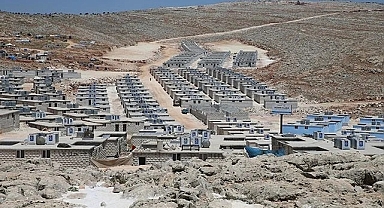 Suriyeliler, Türkiye'nin yaptığı evlere yerleştiriliyor!