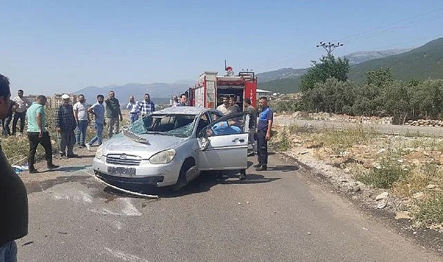 Takla atan otomobilden yara almadan kurtuldular!
