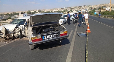 Birecik'te birbirlerine çarpıp kurşun yağdırdılar!