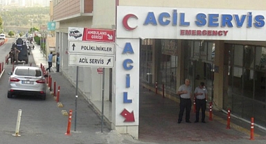 Eşini bıçaklayarak ağır yaraladı!