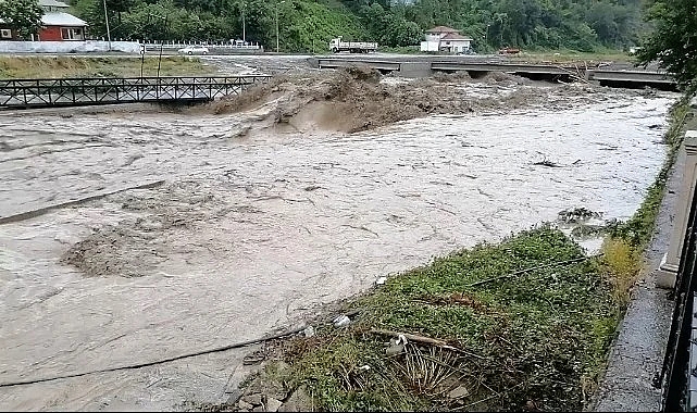Kastamonu'da köprüler yıkıldı! Evleri su bastı