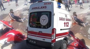 Kendini sokak ortasında yaktı!