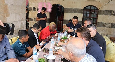 Milli futbolcular urfa ciğerini sevdi