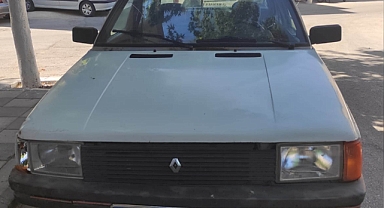 Otomobil Yayaya Çarptı