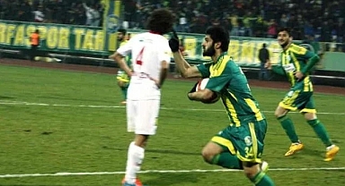 Şanlıurfaspor'un eski oyuncusu takımını Süper Lige çıkardı!