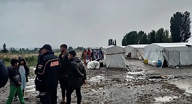 Urfalı işçilerin çadırları su altında kaldı!