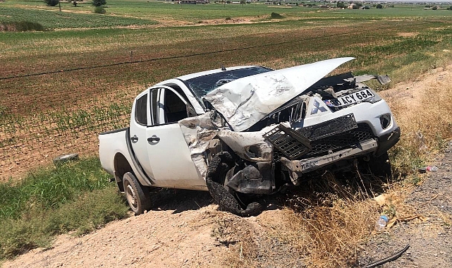 Akçakale'de pikap ile minibüs çarpıştı! 2 yaralı