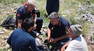 Dengesini kaybeden vatandaş kayalıklardan düştü