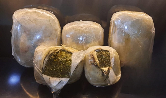 Narkotik uygulamasında 5.5 kilogram esrar yakalandı