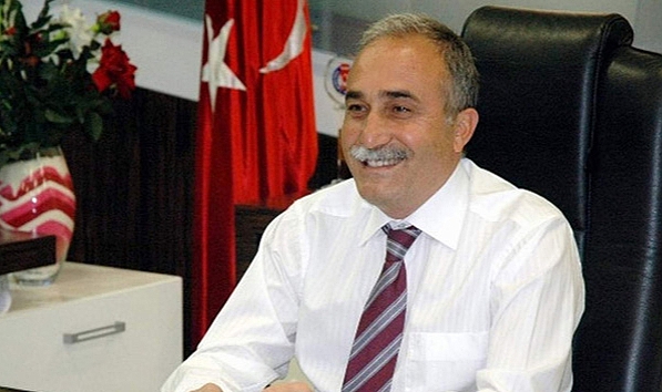 Fakıbaba Halil Özcan'ı bombardmana tuttu!