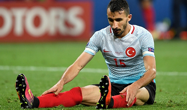 Mehmet Topal futbola rekorlarla veda etti