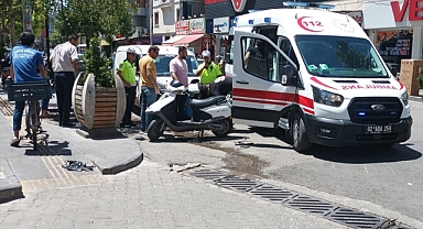 Otomobil İle Motosiklet Çarpıştı: 2 Yaralı