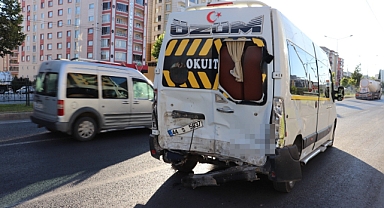 Otomobil minibüsle çarpıştı! 1 ölü, 1 yaralı